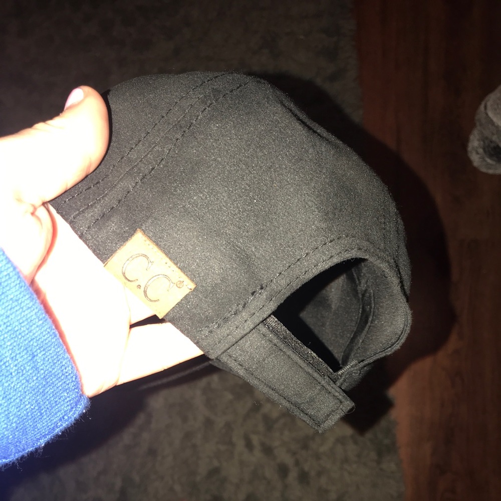 Black baseball cap - Picture 4 of 4
